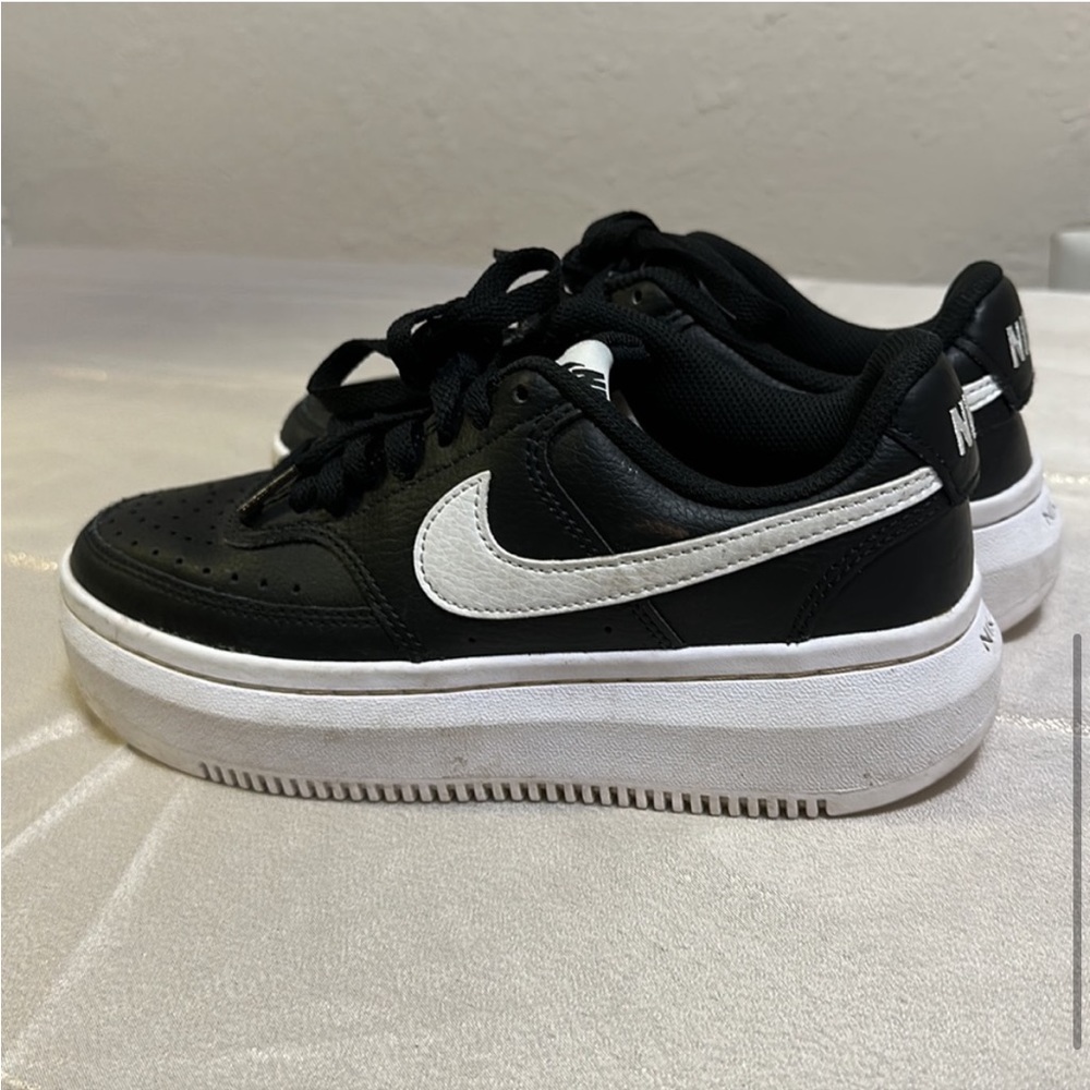 NIKE Court Vision Alta